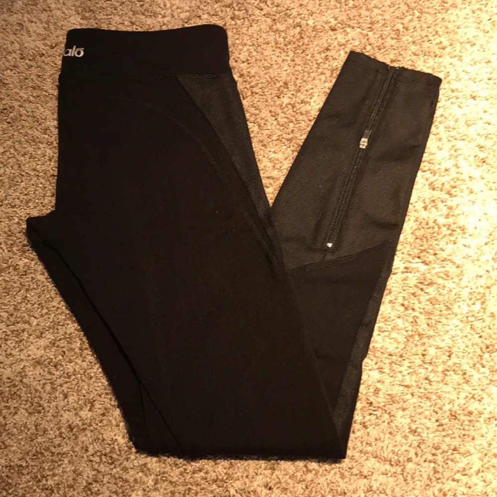 Alo size S black workout pants. Shiny accents